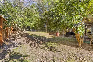 413 Far Hills Ln, Huntsville, TX 77320 - Photo 22