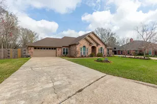 7615 Colonial Dr, Beaumont, TX 77707 - Photo 2