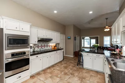 7615 Colonial Drive, Beaumont, TX 77707 - Photo 12