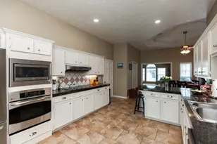 7615 Colonial Dr, Beaumont, TX 77707 - Photo 12