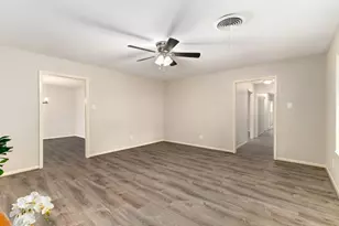 1609 Longhofer St, Brenham, TX 77833 - Photo 6