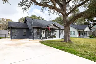 711 4th St, Sealy, TX 77474 - Photo 4