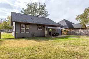 711 4th St, Sealy, TX 77474 - Photo 36