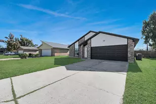 12534 Versailles Dr, Houston, TX 77015 - Photo 2