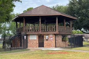 12147 Sharpview Dr, Houston, TX 77072 - Photo 2