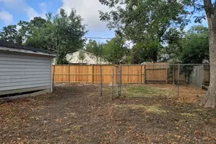 7211 Deep Forest Dr, Houston, TX 77088 - Photo 4