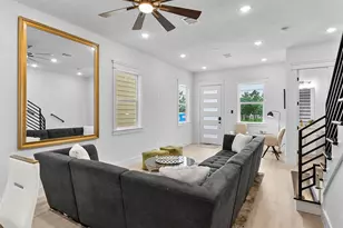 821 821 N Loop Center S, Houston, TX 77022 - Photo 2