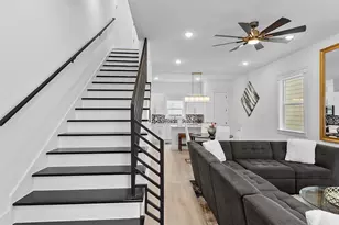821 821 N Loop Center S, Houston, TX 77022 - Photo 8