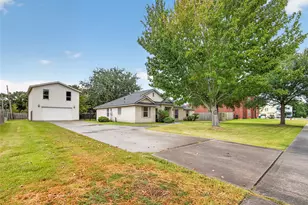 18206 Kings Row, Houston, TX 77058 - Photo 4
