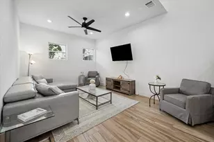 5021 Creekmont Dr, Houston, TX 77091 - Photo 10