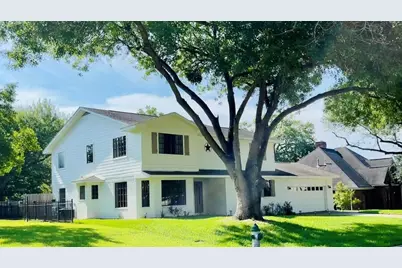 155 April Waters Drive N, Conroe, TX 77356 - Photo 2