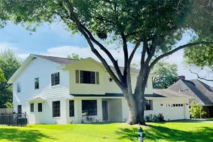 155 April Waters Dr N, Conroe, TX 77356 - Photo 2