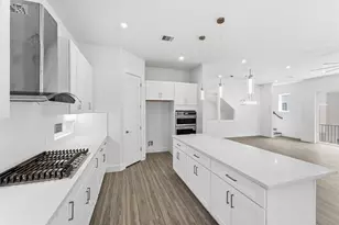 1422 W 34th 1/2 St, Houston, TX 77018 - Photo 6