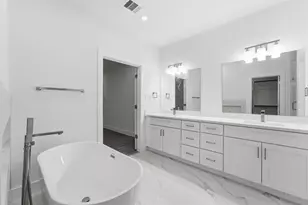 1422 W 34th 1/2 St, Houston, TX 77018 - Photo 12