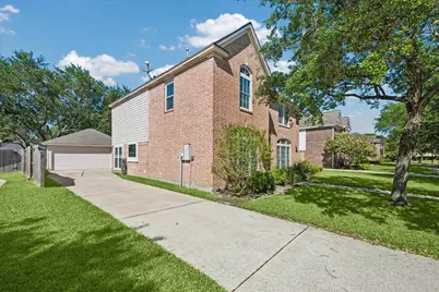 2209 Summer Reef Drive, League City, TX 77573 - Photo 2