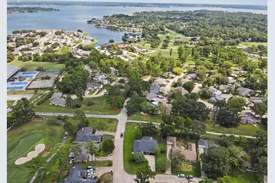 101 Woodmont Drive, Conroe, TX 77356 - Photo 2