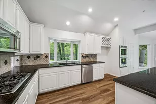 30 Skyland Pl, The Woodlands, TX 77381 - Photo 4