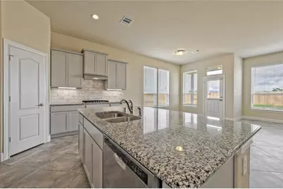 11927 Champions Forest Drive, Mont Belvieu, TX 77535 - Photo 10