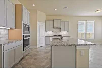 11927 Champions Forest Drive, Mont Belvieu, TX 77535 - Photo 8