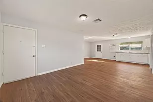 6058 Glenhurst Dr, Houston, TX 77033 - Photo 2