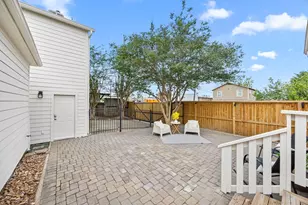 945 Dorothy St, Houston, TX 77008 - Photo 4