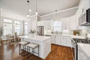 880 Wakefield Dr, Houston, TX 77018 - Photo 1