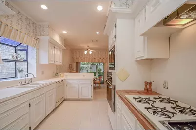 1919 Mosa Creek Court, Houston, TX 77017 - Photo 14