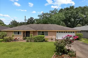 11518 Mullins Dr, Houston, TX 77035 - Photo 2