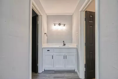 8623 Valley Forest Drive, Houston, TX 77078 - Photo 28