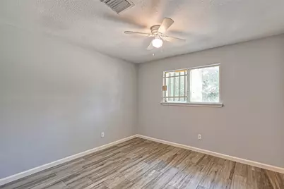 8623 Valley Forest Drive, Houston, TX 77078 - Photo 22