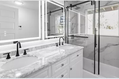 2410 E Bayshore Drive, Dickinson, TX 77539 - Photo 14