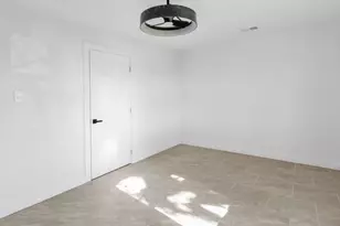 2410 E Bayshore Dr, Dickinson, TX 77539 - Photo 12