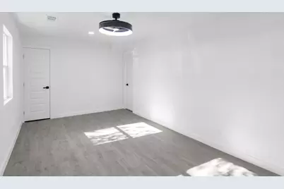 2410 E Bayshore Drive, Dickinson, TX 77539 - Photo 20