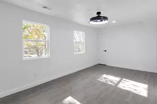 2410 E Bayshore Dr, Dickinson, TX 77539 - Photo 20