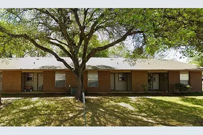 606 E Kennedy Ave, Sabinal, TX 78881 - Photo 2