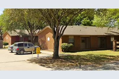 606 E Kennedy Ave, Sabinal, TX 78881 - Photo 4