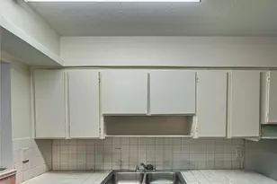7910 Grove Ridge Dr, Houston, TX 77061 - Photo 10