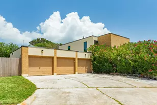 47 Colony Park Cir, Galveston, TX 77551 - Photo 8