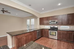 1137 W 24th St, Houston, TX 77008 - Photo 12