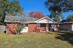 305 Helen Dr, Deer Park, TX 77536 - Photo 2