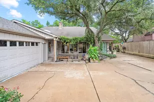 12214 Maple Rock Dr, Houston, TX 77077 - Photo 34
