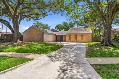 4330 Shady Springs Drive, Seabrook, TX 77586 - Photo 2