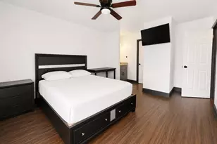 10211 Sugar Branch Dr, Houston, TX 77036 - Photo 8