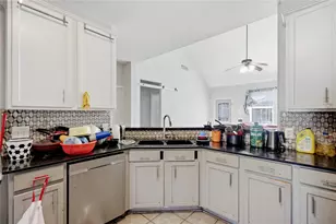 2926 Meadowglen Cove, Houston, TX 77082 - Photo 10