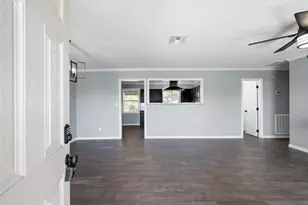 805 Betty St, El Campo, TX 77437 - Photo 2