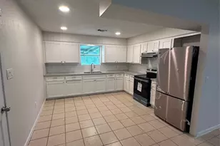 200 Moss Hill Ln, Conroe, TX 77303 - Photo 2