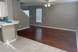 319 Brandy Ridge Ln, Dickinson, TX 77539 - Photo 6