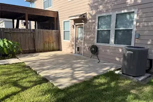 319 Brandy Ridge Ln, Dickinson, TX 77539 - Photo 10