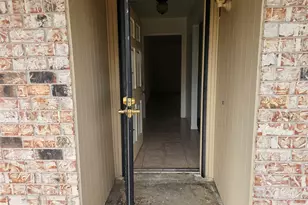 6814 Castleview Ln, Houston, TX 77489 - Photo 2