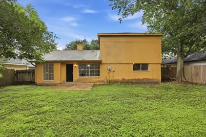 6814 Indian Falls Drive, Houston, TX 77489 - Photo 32